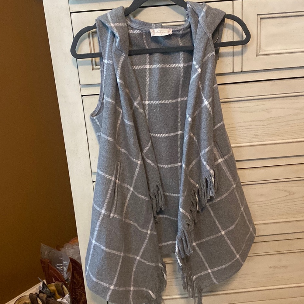 Sleeveless hooded cardigan